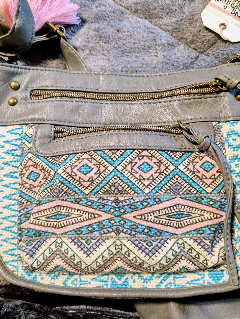 New Boho W/ Tags "T-Shirt & Jeans" Brand Multi Color Crossbody Purse W/Tassels - Picture 4 of 11